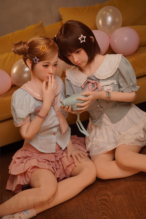 145cm B Cup Occhi Grigi Petite Thin Lips Bambola del Sesso Realistica Vista Dettaglio 1