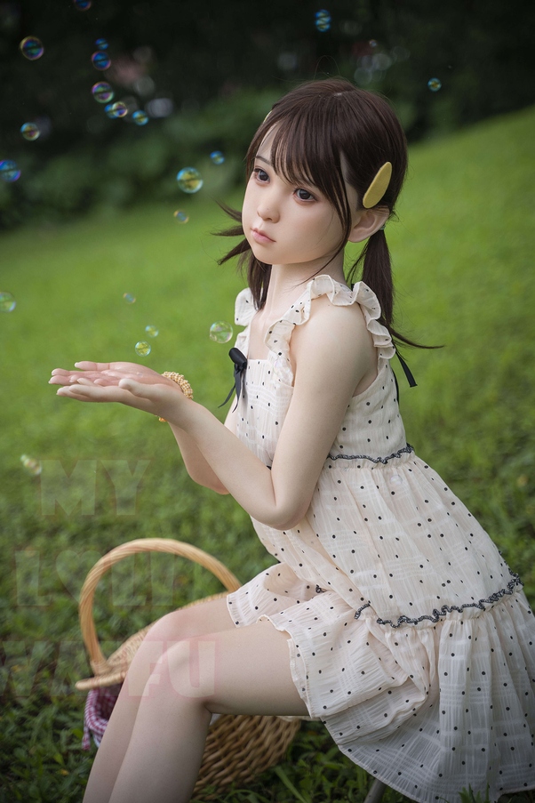 138cm A Cup Petite Seno Piccolo Natural Lips Bambola del Sesso Giovane Vista Dettaglio 4