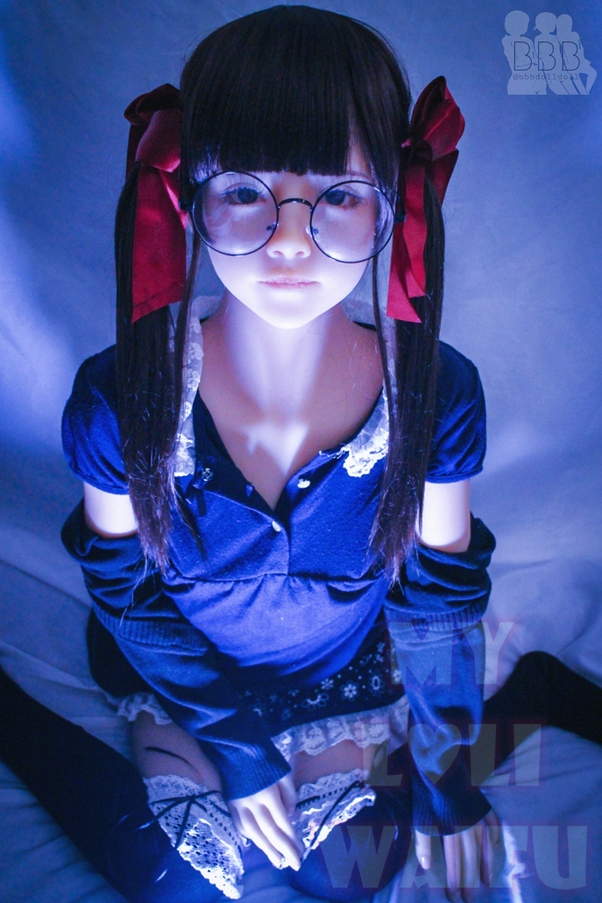 145cm A Cup Petite Occhi Grigi Labbra Carnose Bambola del Sesso Giovane Vista Dettaglio 1