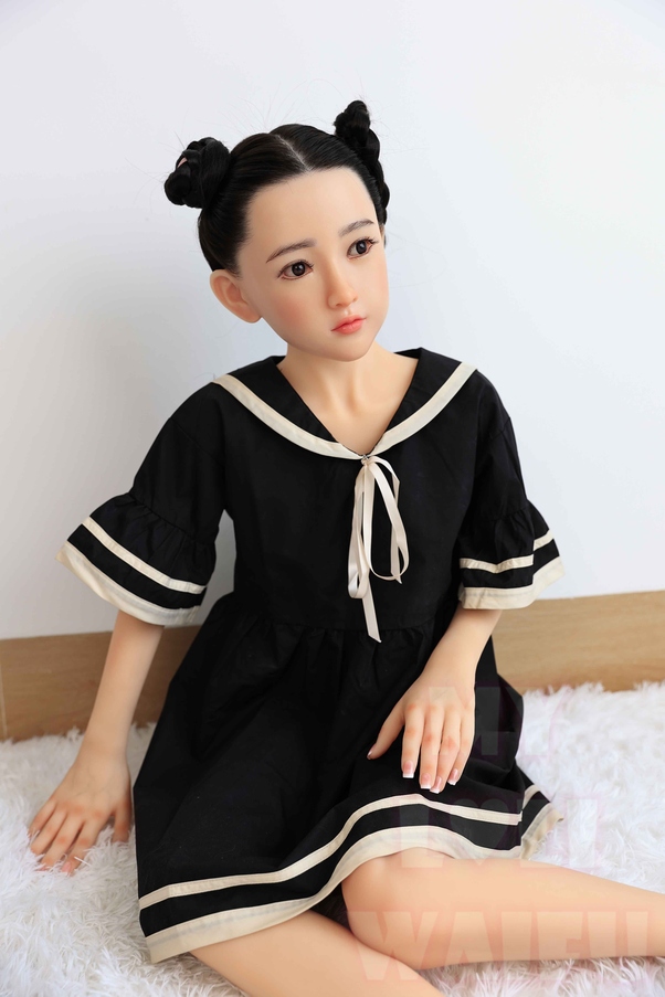 138cm A Cup Petite Nero Thin Lips Bambola del Sesso Giovane Vista Dettaglio 2