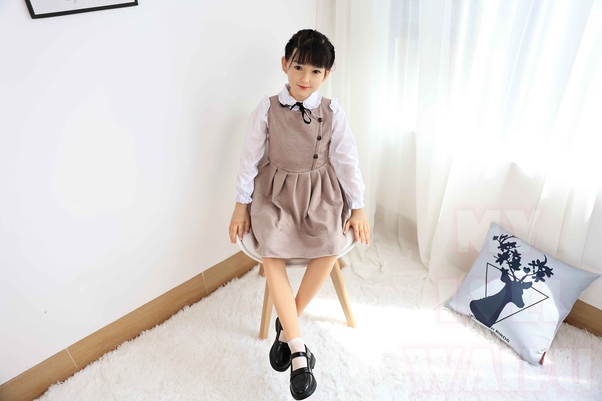 138cm A Cup Extra Large Breasts Nero Occhi Grigi Bambola del Sesso Asiatica Vista Dettaglio 2