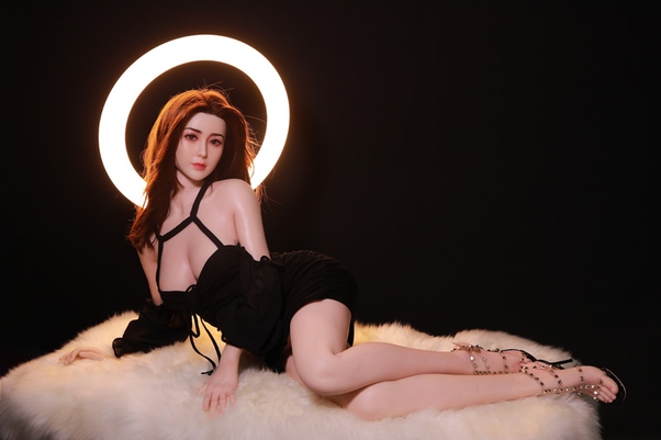 Torso  SEXDOLL.EU.COM riposto in una box discreta